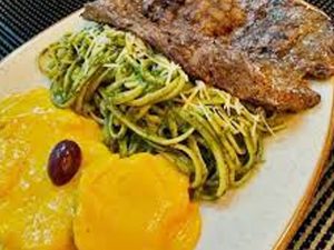 Tallarines verdes con Bistek