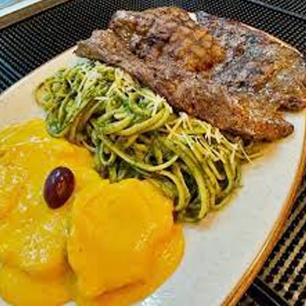 Tallarines verdes con Bistek